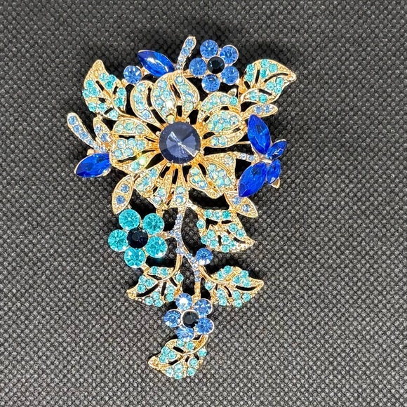Unsigned Jewelry - Stunning Gold Tone & Blue Crystal Floral Spray Brooch Pin